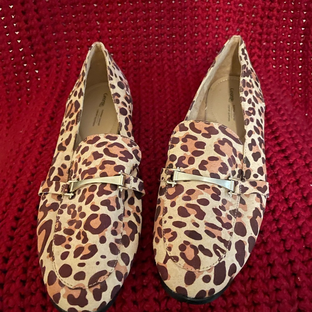 Cheetah flats with gold accent